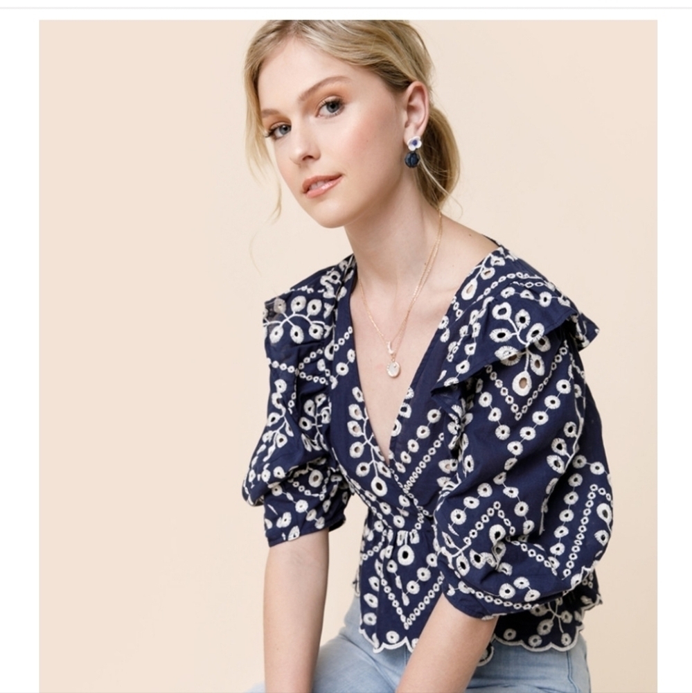 Eylet enbroidery blue rain ruffle top. Blue and white‎ XS. Balloon sleeve…